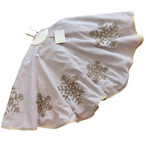 CYNTHIA ROWLEY New York Beige Gold Bead Snowflakes Christmas Tree Skirt 50” NWT